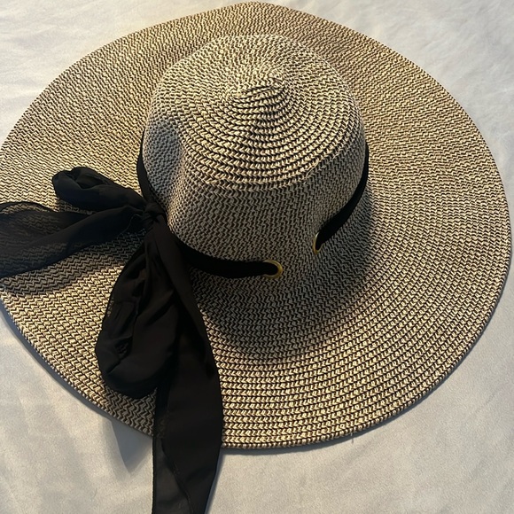 Straw Sun Hat - Picture 1 of 5